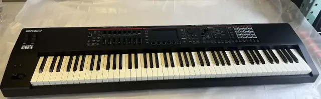 ROLAND FANTOM-08 88-KEY SYNTHESIZER WORKSTATION KEYBOARD BLACK