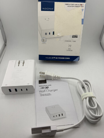 INSIGNIA USB-C CHARGER 100 W 4-PORT USB AND USB-C DESKTOP CHARGER KIT