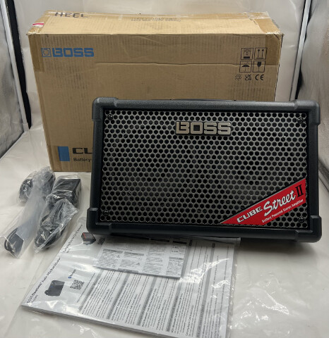 BOSS CUBE STREET II PORTABLE 10-WATT BATTERY-POWERED COMBO GUITAR AMPLIFIER