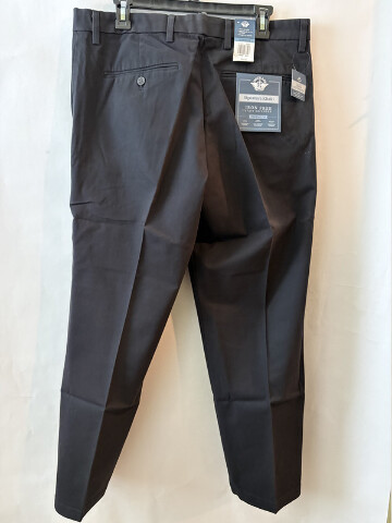 DOCKERS MEN'S SIGNATURE KHAKI CLASSIC FIT TROUSERS IRON FREE 36X30 COLOR BLACK