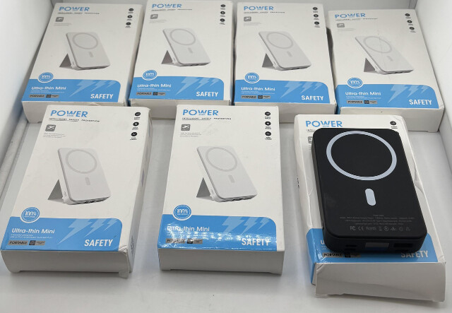 LOT OF 7 POWER BANK W014 SUPERFAST MAGNETIC WIRELESS CHARGER BLACK MAGSAFE