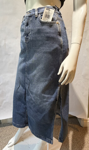 7 FOR ALL MANKIND WOMEN'S SLIM EVOLUTION MEDIUM WASH JEAN SKIRT SIZE 24 7R906A50
