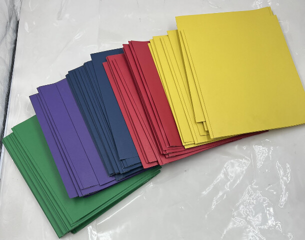 LOT OF 50 BLUE SUMMIT SUPPLIES 2 POCKET PAPER FOLDER WITH PRONGS MULTICOLOR