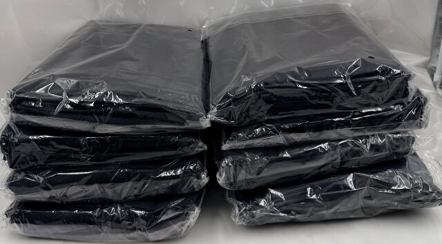 8 PACK HENEGER 90" X 156" BLACK RECTANGULAR POLYESTER WASHABLE TABLECLOTHS