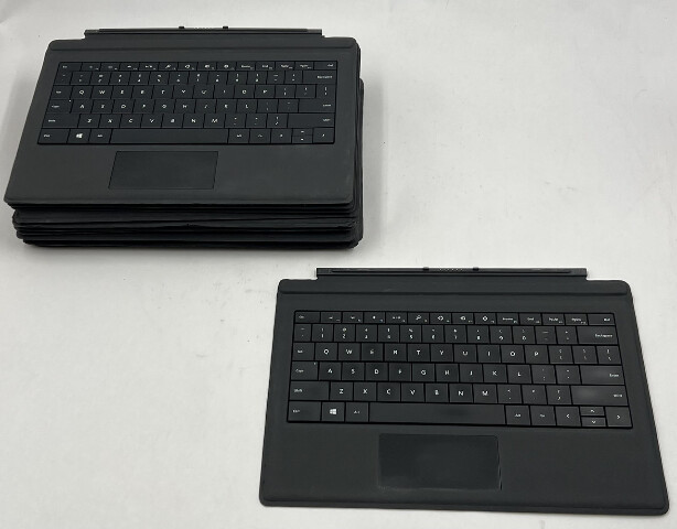 LOT OF 13 GENUINE MICROSOFT SURFACE PRO 3/4 QWERTY KEYBOARD/COVERS 1709