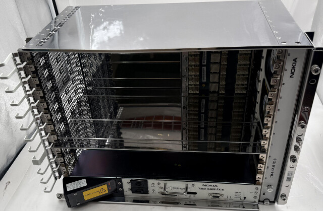 NOKIA 7360 ISAM FX-8 3FE64936BB 3FE65675AA 8 SLOT SHELF CHASSIS