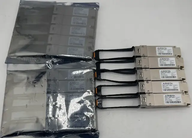 LOT OF 15 ARISTA NETWORKS QSFP-40G-XSR4 MTP/MPO 850NM QSFP+ 300M XVR-00062-02