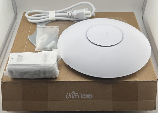 UBIQUITI UAP-AC-PRO UNIFI AP AC PRO DUAL BAND 802.11A WI-FI ACCESS POINT