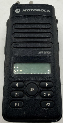 MOTOROLA XPR3500E AAH02RDH9VA1AN 403-512MHZ DIGITAL TWO WAY RADIO W/ BATTERY