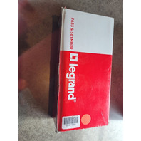 BOX OF 10 - PASS & SEYMOUR LEGRAND SINGLE RECEPTACLES TR5351-LA  20A 125V
