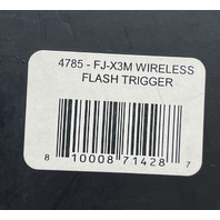 WESTCOTT FJ-X3 M UNIVERSAL WIRELESS FLASH TRIGGER WITH CAMERA MOUNT AND BATTERY