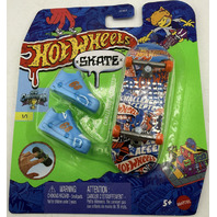 MATTEL JVG46-9993 HOT WHEELS SKATE 7-11 FLOOR STAND W/ 60 7-11 THEMED BOARD TOYS