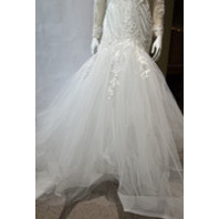 BEPEITHY 3 QUATER LENGTH SLEEVE DROP WAIST BEAD EMBELLISHED WEDDING GOWN SIZE 8
