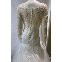 BEPEITHY 3 QUATER LENGTH SLEEVE DROP WAIST BEAD EMBELLISHED WEDDING GOWN SIZE 8