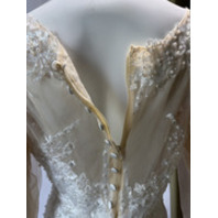BEPEITHY 3 QUATER LENGTH SLEEVE DROP WAIST BEAD EMBELLISHED WEDDING GOWN SIZE 8