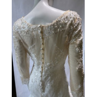 BEPEITHY 3 QUATER LENGTH SLEEVE DROP WAIST BEAD EMBELLISHED WEDDING GOWN SIZE 8