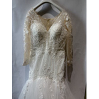 BEPEITHY 3 QUATER LENGTH SLEEVE DROP WAIST BEAD EMBELLISHED WEDDING GOWN SIZE 8