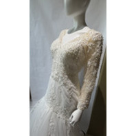 BEPEITHY 3 QUATER LENGTH SLEEVE DROP WAIST BEAD EMBELLISHED WEDDING GOWN SIZE 8