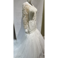 BEPEITHY 3 QUATER LENGTH SLEEVE DROP WAIST BEAD EMBELLISHED WEDDING GOWN SIZE 8
