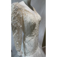 BEPEITHY 3 QUATER LENGTH SLEEVE DROP WAIST BEAD EMBELLISHED WEDDING GOWN SIZE 8