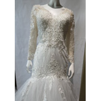 BEPEITHY 3 QUATER LENGTH SLEEVE DROP WAIST BEAD EMBELLISHED WEDDING GOWN SIZE 8