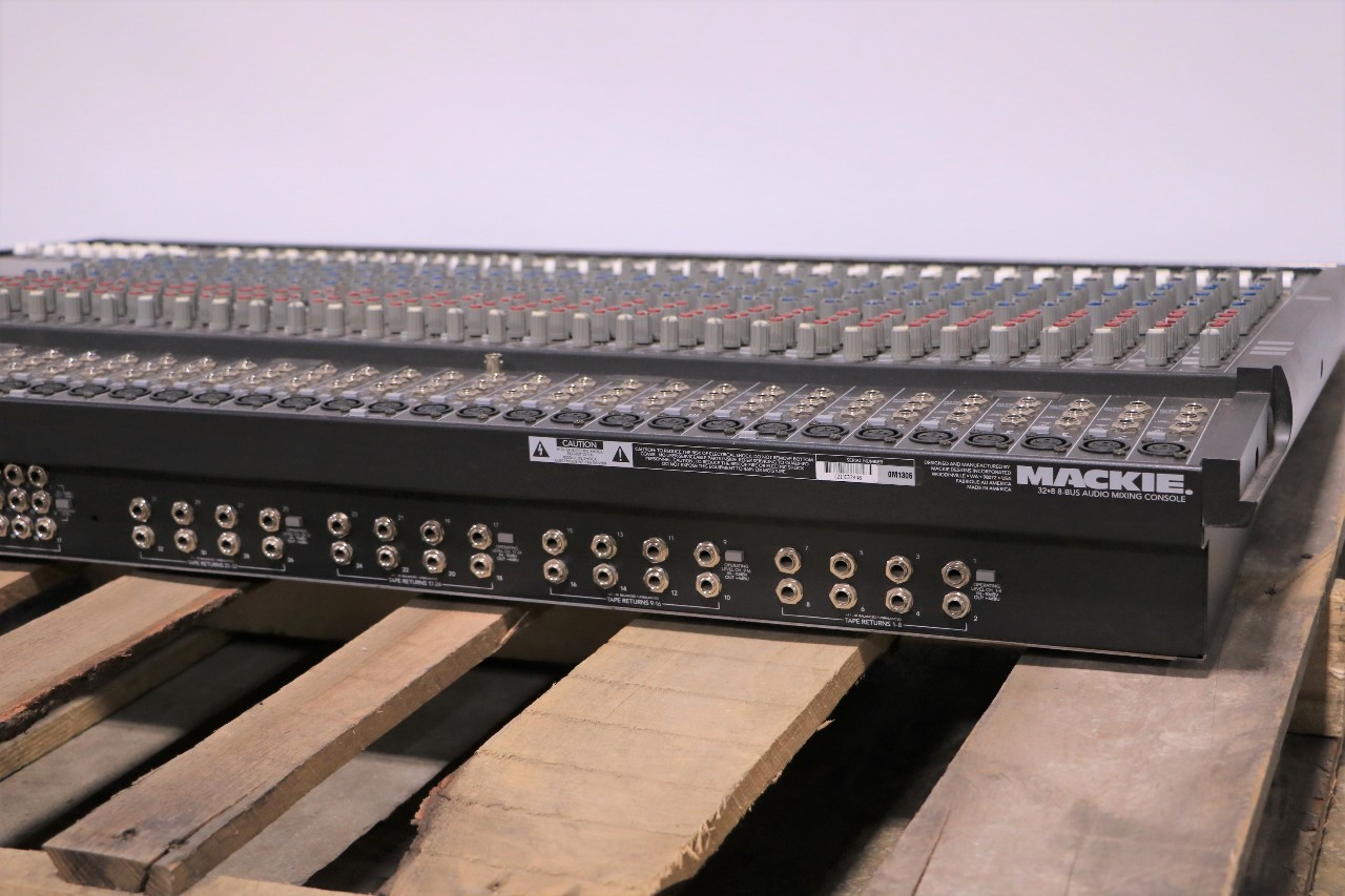 c MACKIE 32.8.2 8BUS AUDIO MIXING CONSOLE W/ POWER SUPPLY Premier