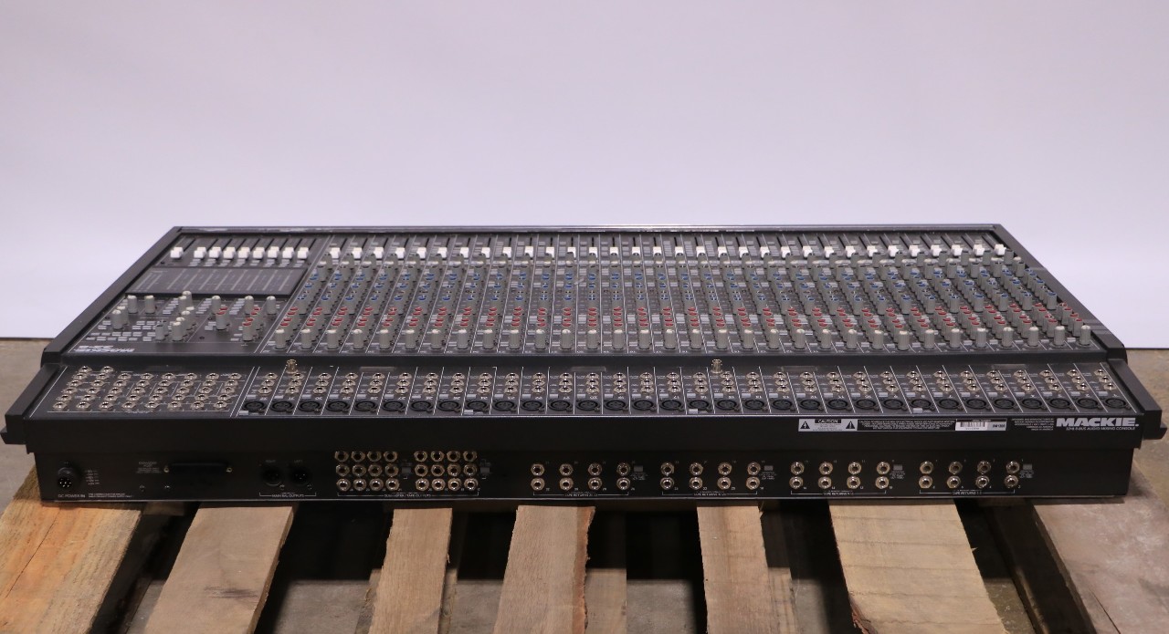 c MACKIE 32.8.2 8BUS AUDIO MIXING CONSOLE W/ POWER SUPPLY Premier