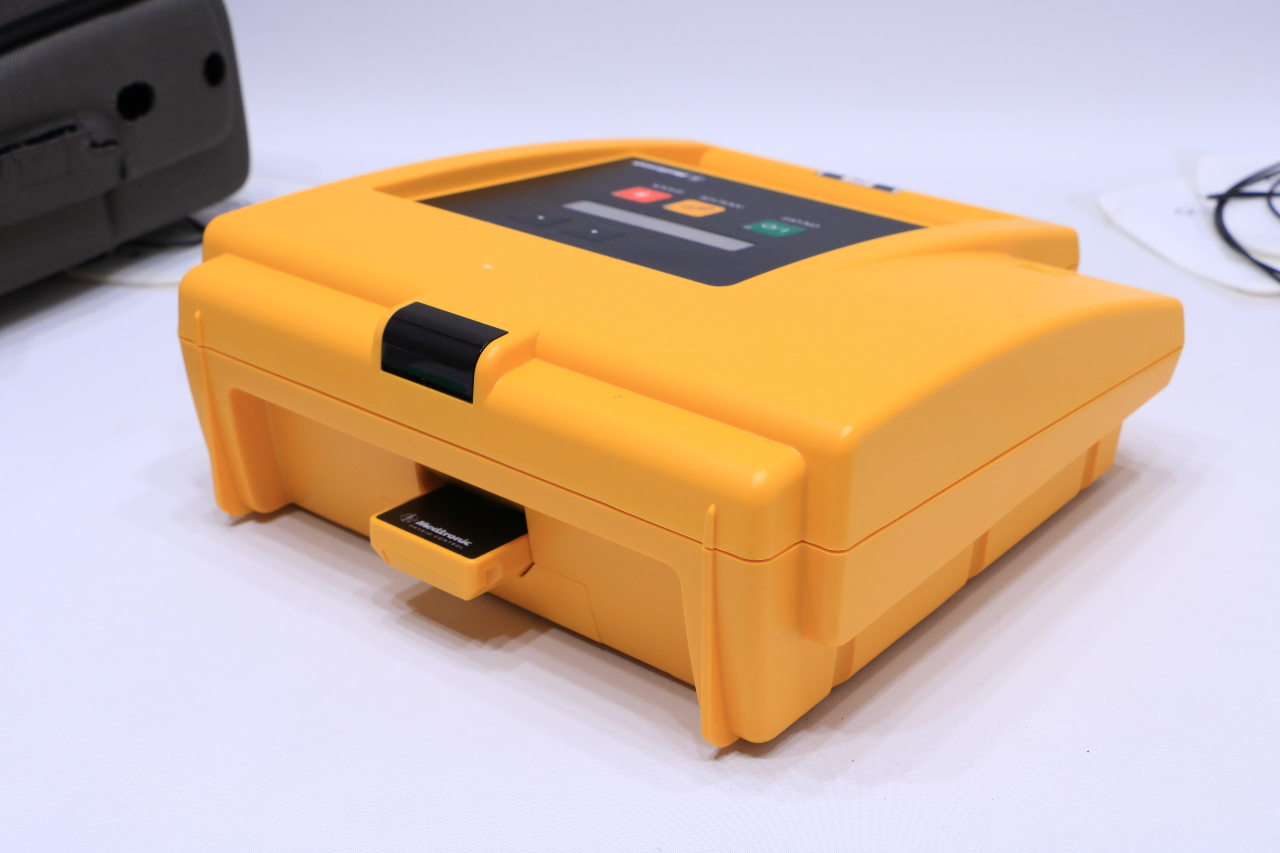 * MEDTRONIC LIFEPAK 500T AED TRAINING SYSTEM Premier Equipment