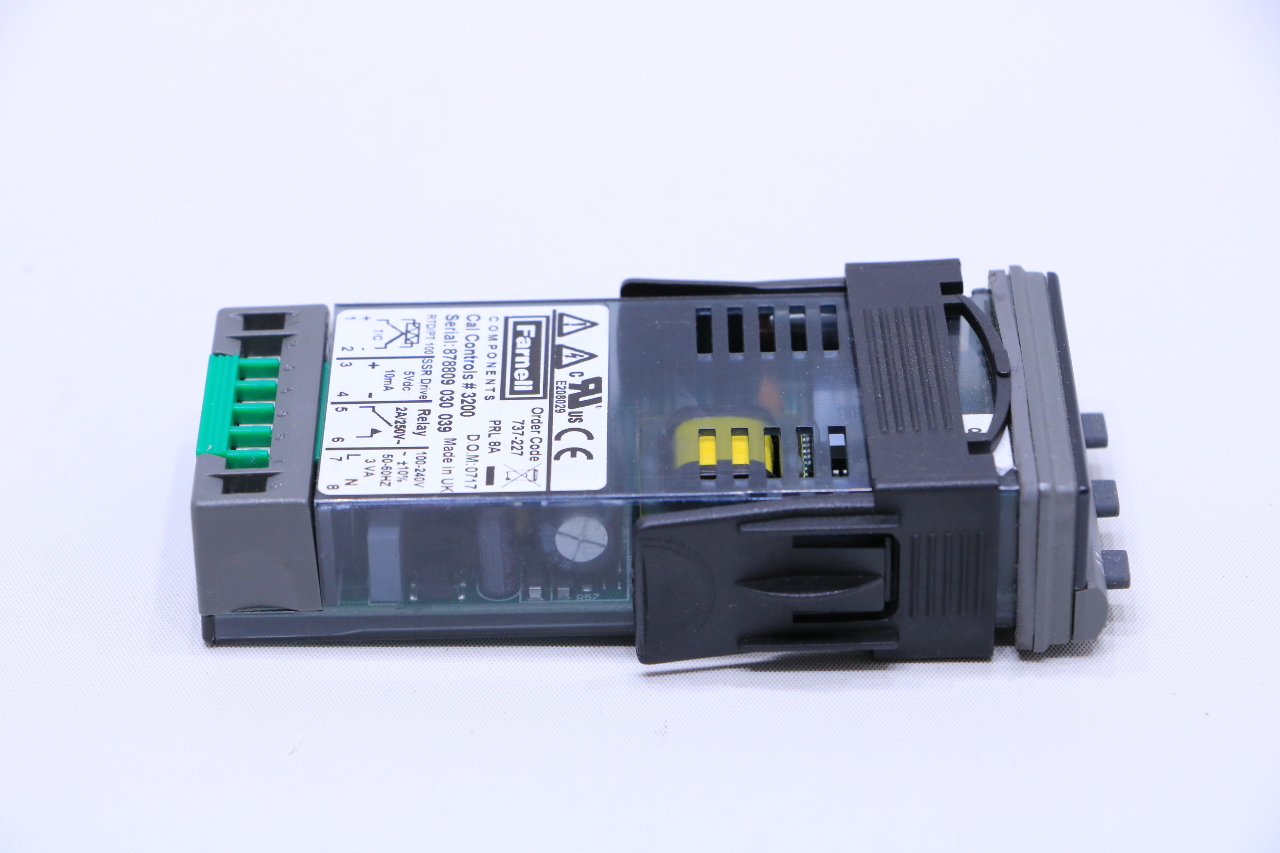 FARNELL COMPONENTS 3200 TEMPERATURE CONTROLLER Premier Equipment