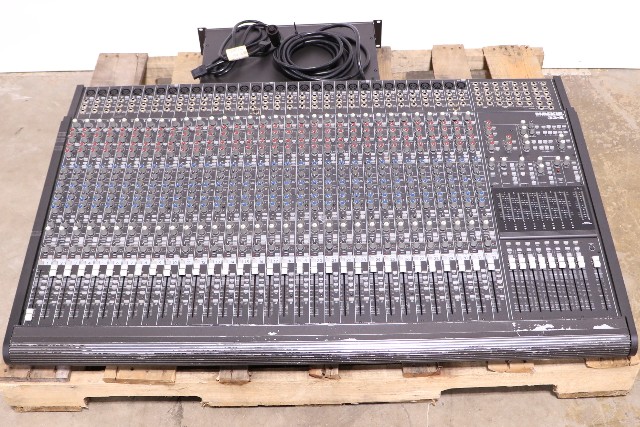 c MACKIE 32.8.2 8-BUS AUDIO MIXING CONSOLE W/ POWER SUPPLY