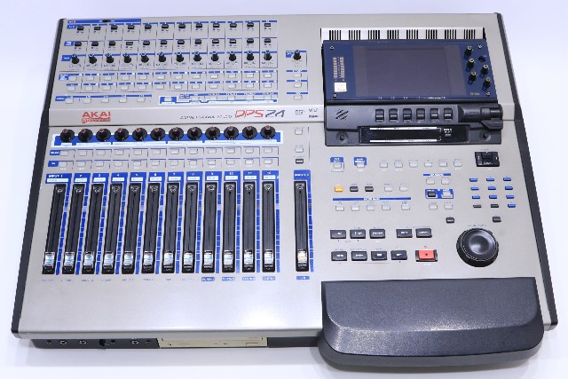 c AKAI DPS24 24-TRACK PROFESSIONAL DIGITAL PERSONAL STUDIO