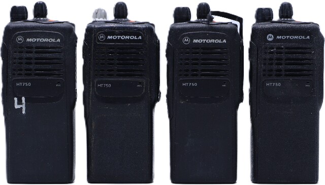 LOT OF 4 MOTOROLA AAH25KDC9AA3AN HANDIE-TALKIE PORTABLE RADIOS NO BATTERIES