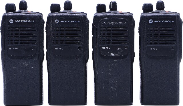 LOT OF 4 MOTOROLA HT750 AAH25RDC9AA3AN HANDIE-TALKIE PORTABLE RADIOS