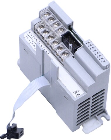 * ALLEN BRADLEY 1762-IA8 SERIES A MICROLOGIX 8 PT 120 VAC DIGITAL PLC INPUT MODULE