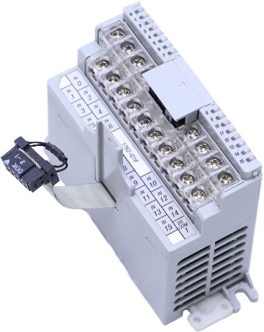 * ALLEN BRADLEY 1762-IQ16 SERIES B MICROLIGIX 16 POINT 24VDC SINK/SOURCE INPUT MODULE *READ*