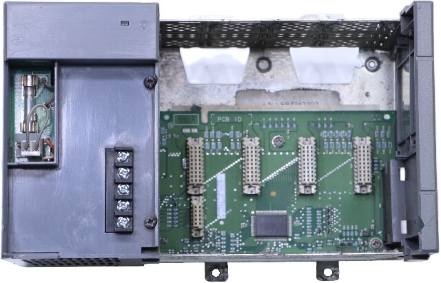 * ALLEN BRADLEY 1746-A4 SER B SLC 500 4-SLOT RACK WITH 1746-P2 POWER SUPPLY