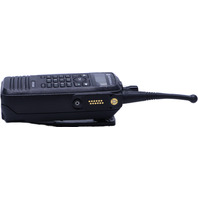 MOTOROLA XPR 6580 AAH55UCH9LB1AN PORTABLE HANDHELD RADIO AND CHARGER