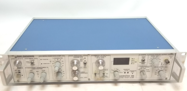 Axopatch 200 Integrating Patch Clamp