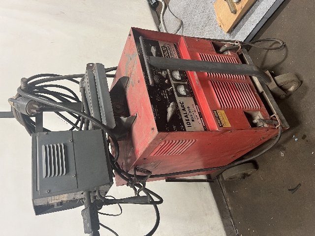 Lincoln Idealarc 250 Welder R3S-250