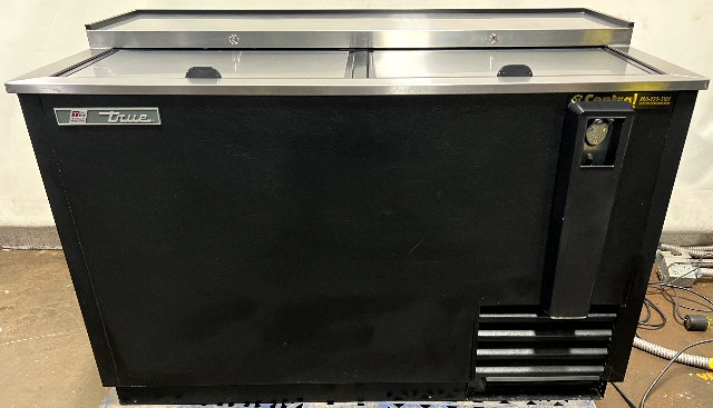 True TD-50-18 50" Forced Air Bottle Cooler 115v VERY CLEAN!