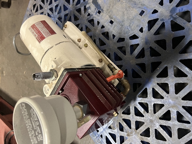 Ulvac GVD-050A 60 L/min @ 60 Hz, 200W, 115 VAC, Rotary Vane Vacuum Pump