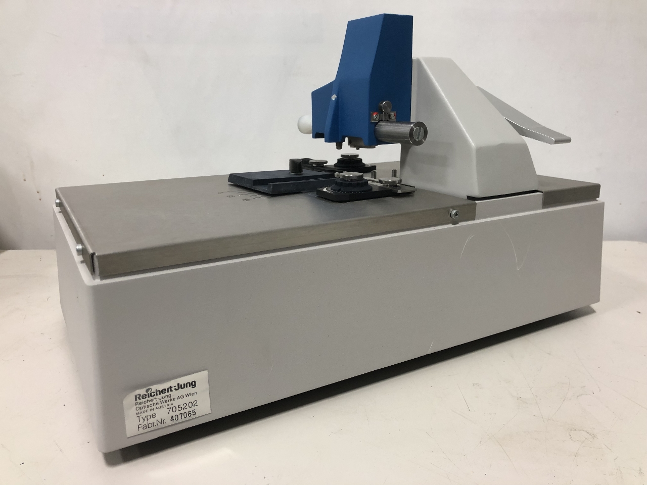 ReichertJung Knifemaker 705202 Laboratory Knife Maker