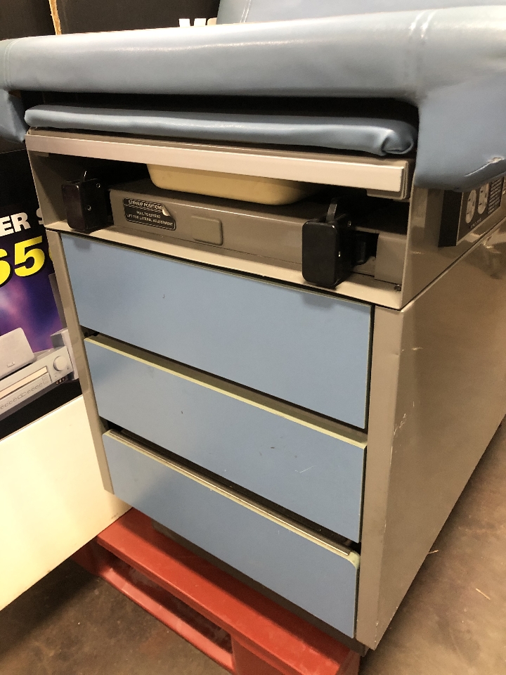 Ritter Midmark 100 Patient Medical Exam Table with Stirrups OBGYN