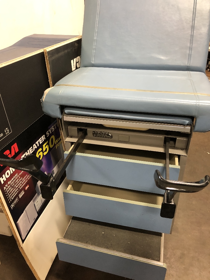 Ritter Midmark 100 Patient Medical Exam Table with Stirrups OBGYN