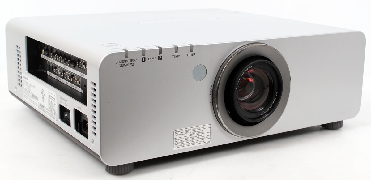 Panasonic PTD6000US DLP HD Cinema Projector 6500 Lumens Beautiful
