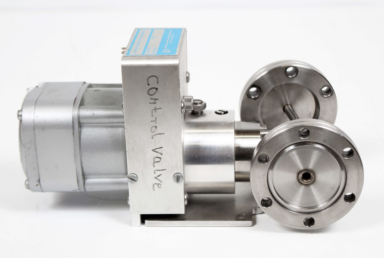 MDC UHV Vacuum Servo Hydraulic Pressure Flow Control Valve w/ 2.75