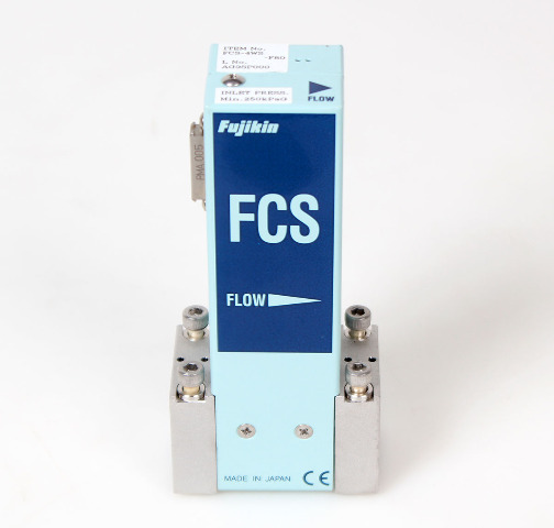 Fujikin FCS-4WS-F80 Mass Flow Control System | CH2F2 Gas, 250kPaG + Warranty