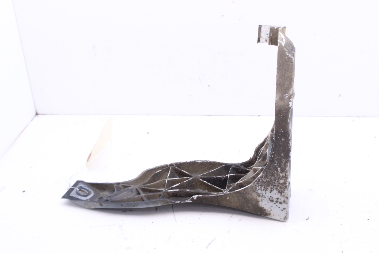 2002-2005 Audi A4 Right Fender Support Bracket 8E0821138B OEM