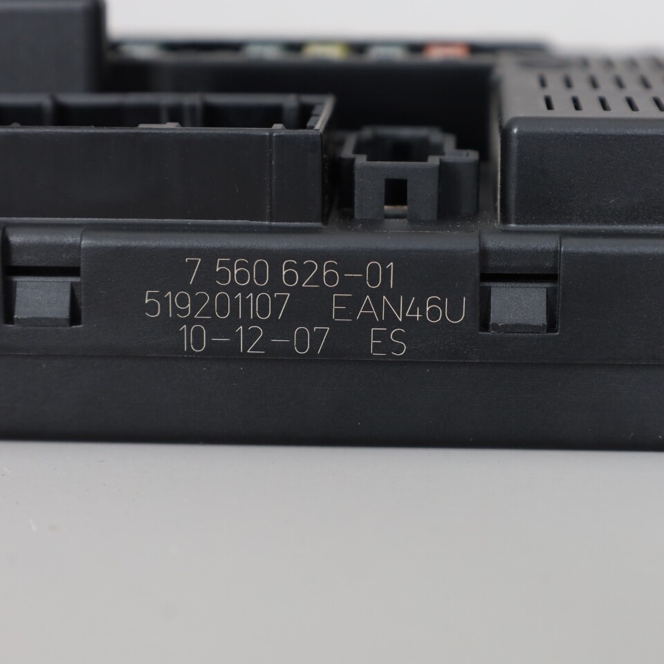 2008 BMW Z4 E85 Fuse Relay Box Electrical Distribution Module OEM