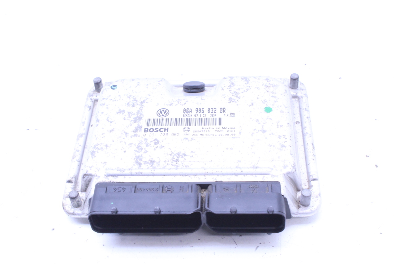 2001 Volkswagen Beetle Engine Computer Module ECU ECM DME 06A906032BR